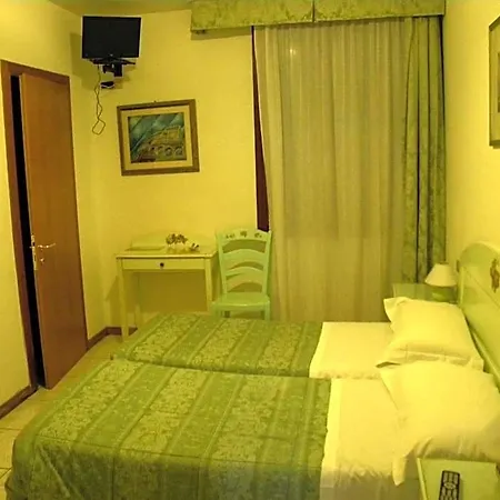 Adua Hotel 2*